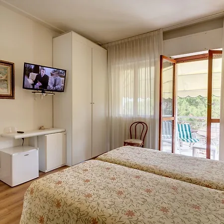 Bacco מלון לידו די קאמאיורה